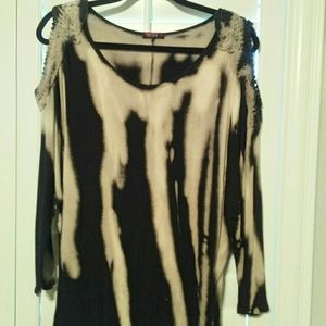 Crocheted shoulder, cold shoulder tunic